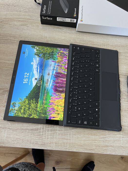 Surface pro 6 com acessórios