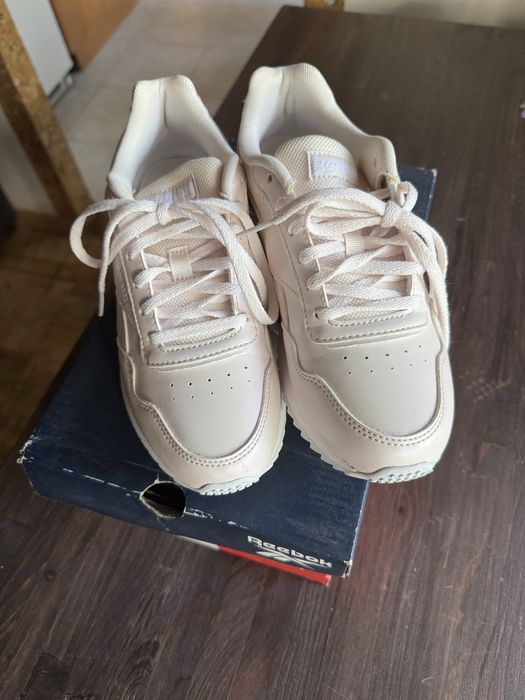 Кросівки Reebok.