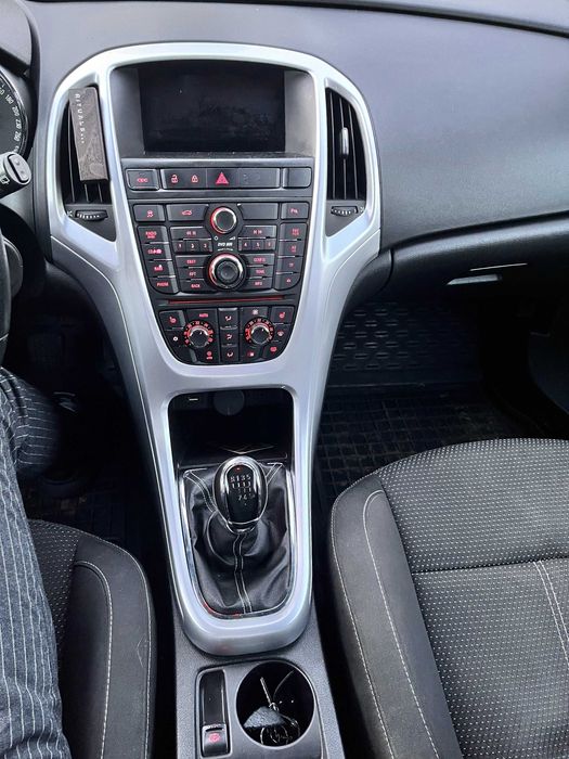 Opel Astra J OPC 2010 1.7 Дизель МТ