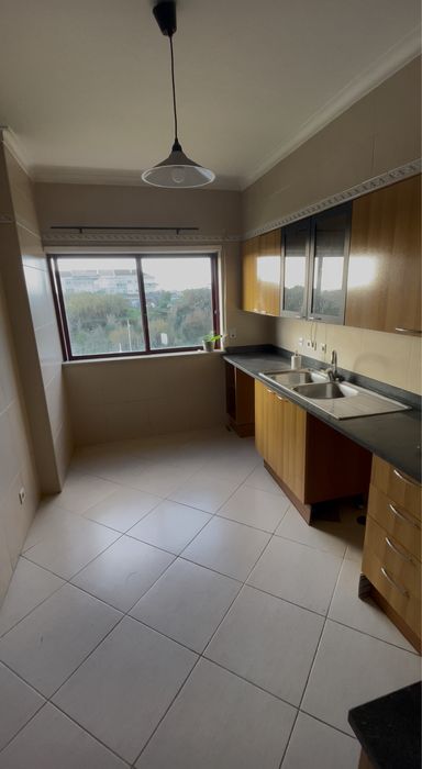 Alugo T1 Almada (monte de caparica) ( junto á universidade Egas Moniz)