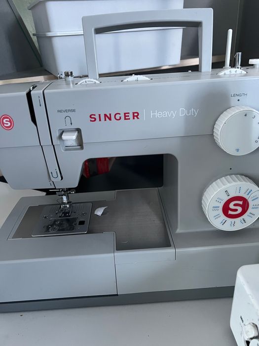 Швейна машинка Singer