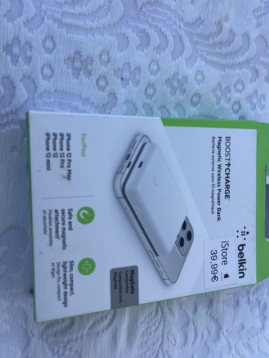 Magnetic Wireless Power Bank