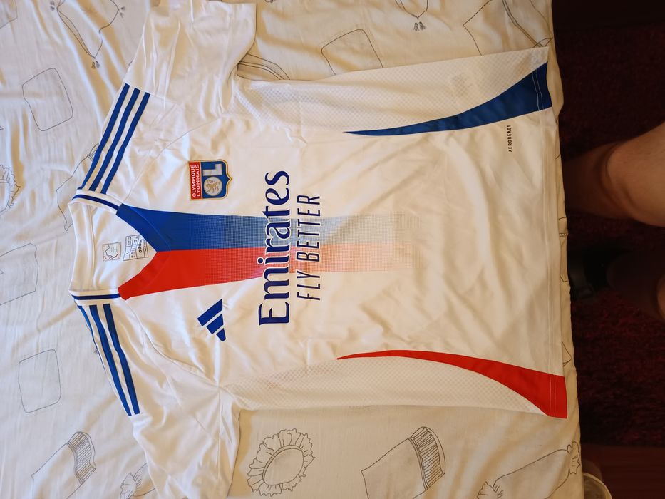 Lyon camisola principal época 24/25 oficial