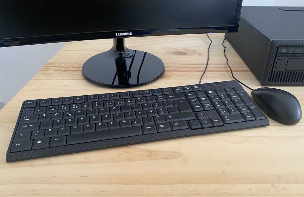 Computador, Monitor, Teclado e Rato - Como novo, pouco uso