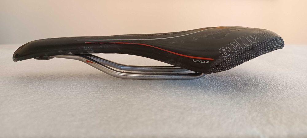Selim selle italia em Kevlar