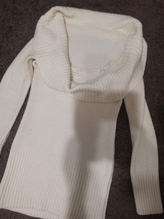 Модный удлиненный стильный свитер