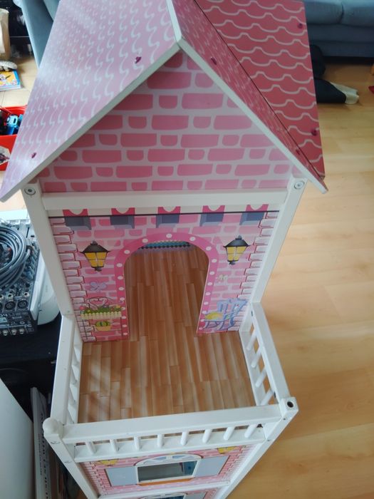 Piękny domek dla lalek, duży. Gratis drewniane mebelki