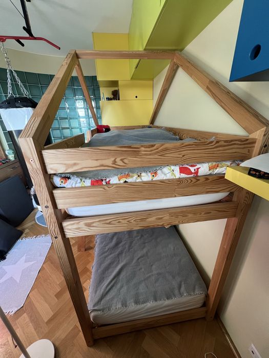 Łóżko piętrowe “DOMEK” 90x200 cm w b. dobrym stanie