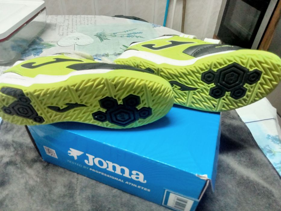 Sapatilhas da Joma 32