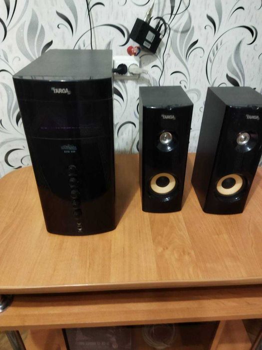 DVD-плеєр з функцією КАРАОКЕ та Система домашнього кінотеатру.