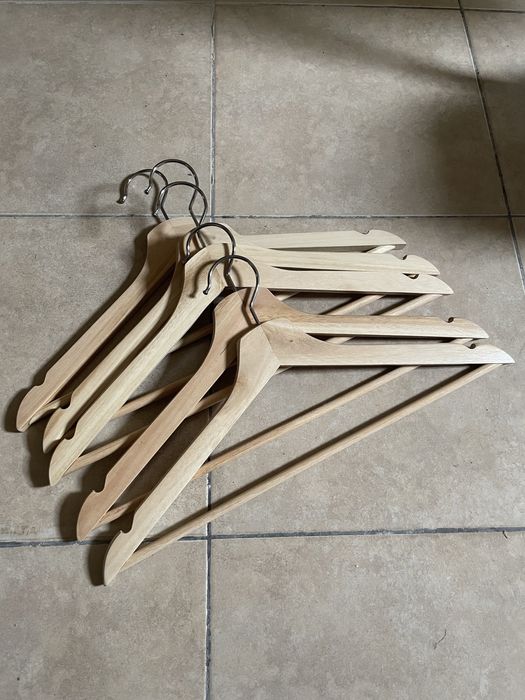 Conjunto 5 cabides de madeira