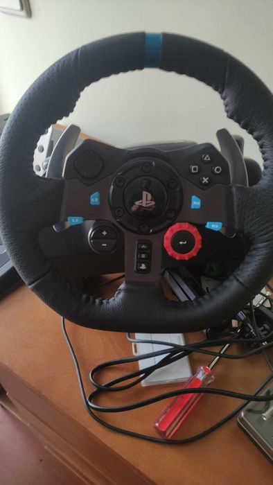 Logitech G29 (poucas horas de uso)