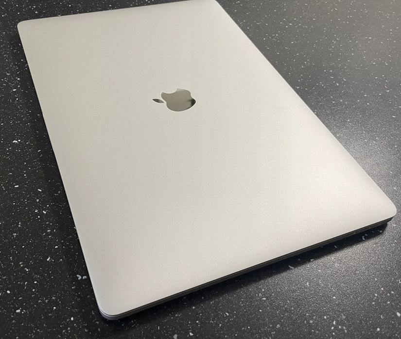 — STYLOWY i SZYBKI — Apple Macbook Pro 15 i7 / 16GB / SSD  Touchbar