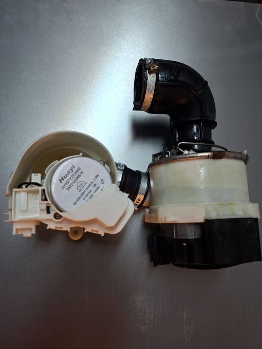 Roczna pompa myjąca obiegowa z grzałką Whirlpool WEIC 3C26 F - SPRAWNA 

 1 rok