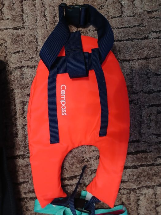 Дитячі рятувально-страхувальні жилети та для аквафітнесу.