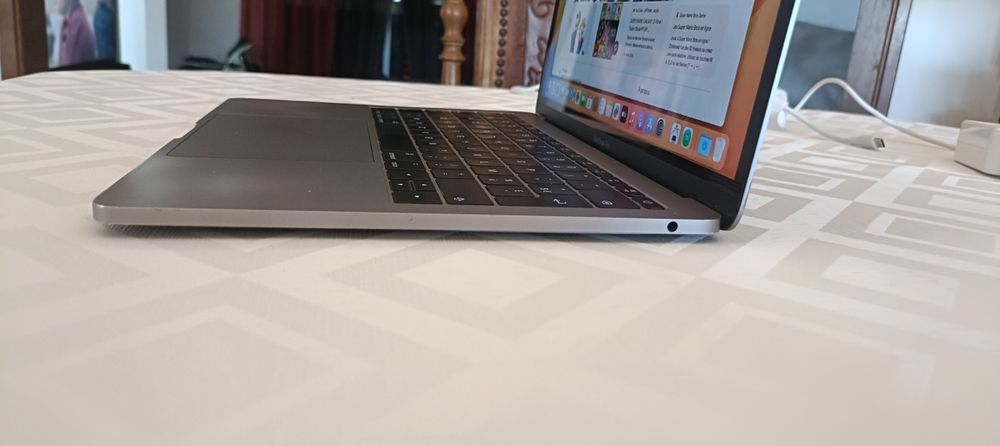MacBook Pro 13" Retina 2017 – Excelente Estado – Bateria 72 Ciclos