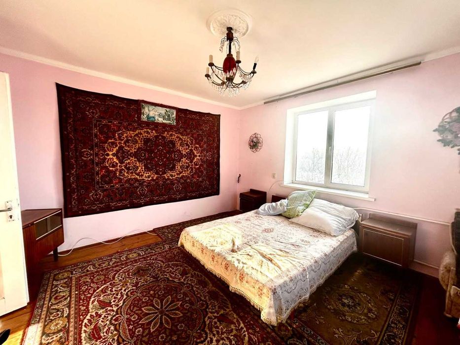 Продається будинок у селі Кінашів з  земельною ділянкою