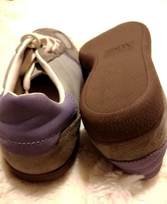 Ténis bege como novos