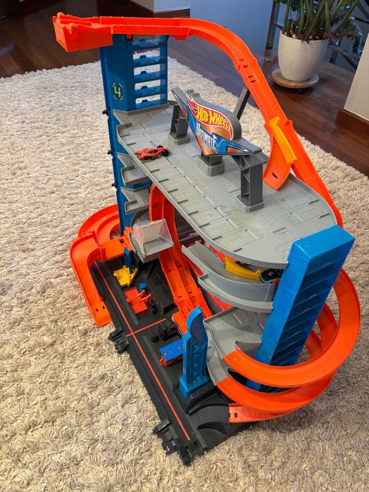 Garaz rekina Hot Wheels