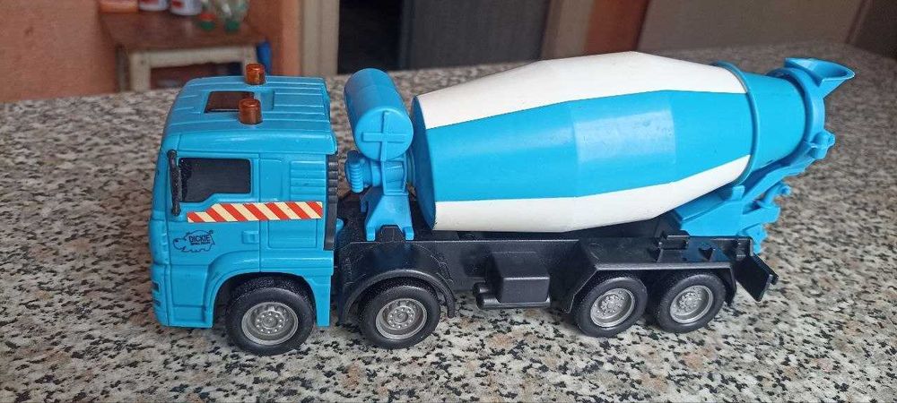 Автомобиль MAN бетономешалка с подвижными элементами 26 см