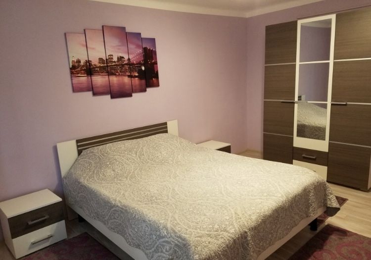 2-х Кімнатна квартира подобово ЦЕНТР з паркінгом на 2 машини Wi-Fi