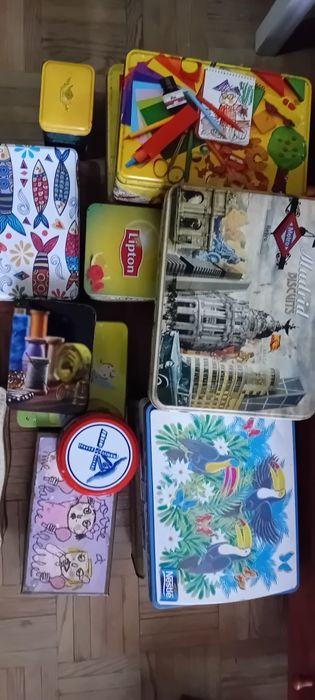 Vendo varias latas de chapa antigas e algumas mais modernas