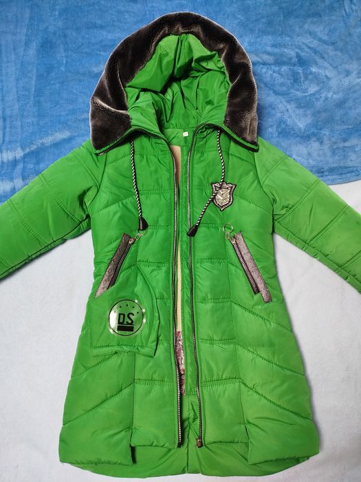Куртка зима на дівчинку 9-10 років