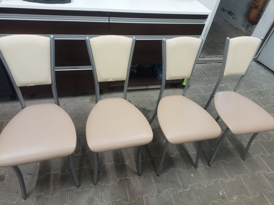 Krzesła używane. Cena za komplet 4 szt.