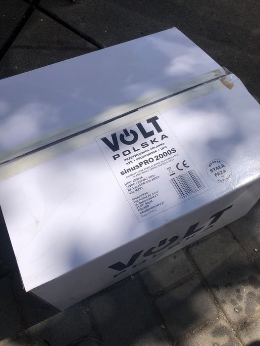 Інвертор Volt Polska Sinus PRO 2000S 24V 2000VA гібридний з MPPT