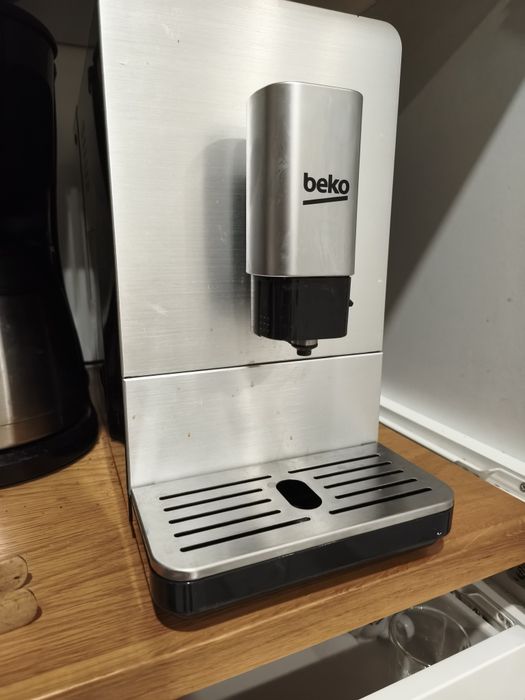 Avariada - Máquina Café Automática compacta Latte Beko Ceg 5331x