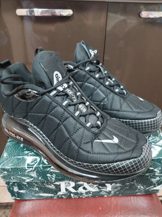 Продам зимові кросівки