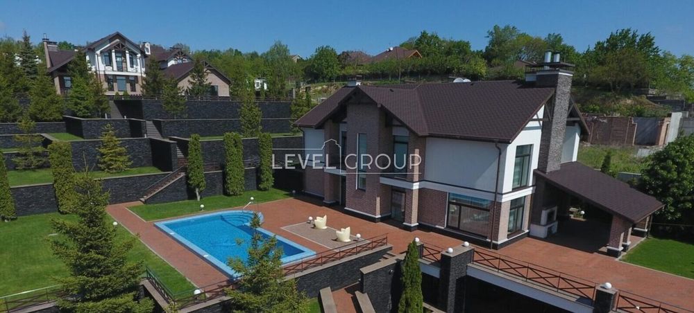 Лісники, статусний будинок в містечку, басейн, автономність