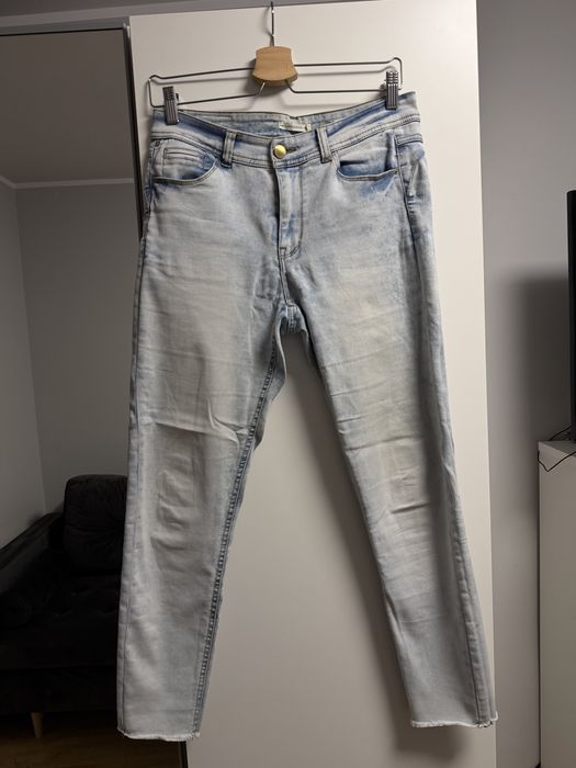 Niebieskie jeansy Reserved