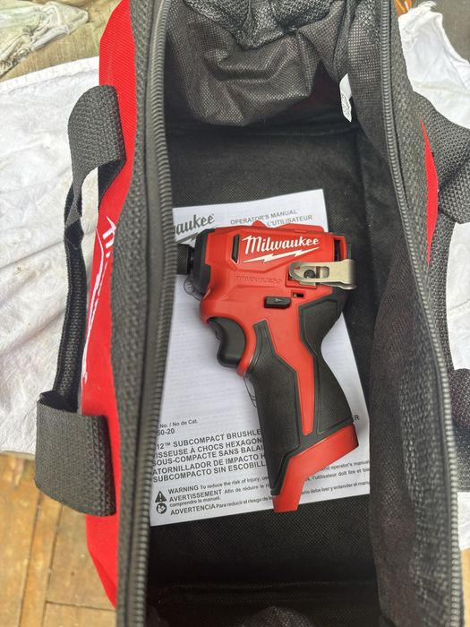 Milwaukee m12  3450-20  с сумкой