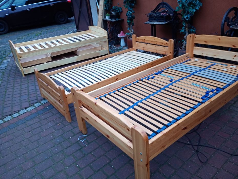 Łóżko jednoosobowe sosnowe