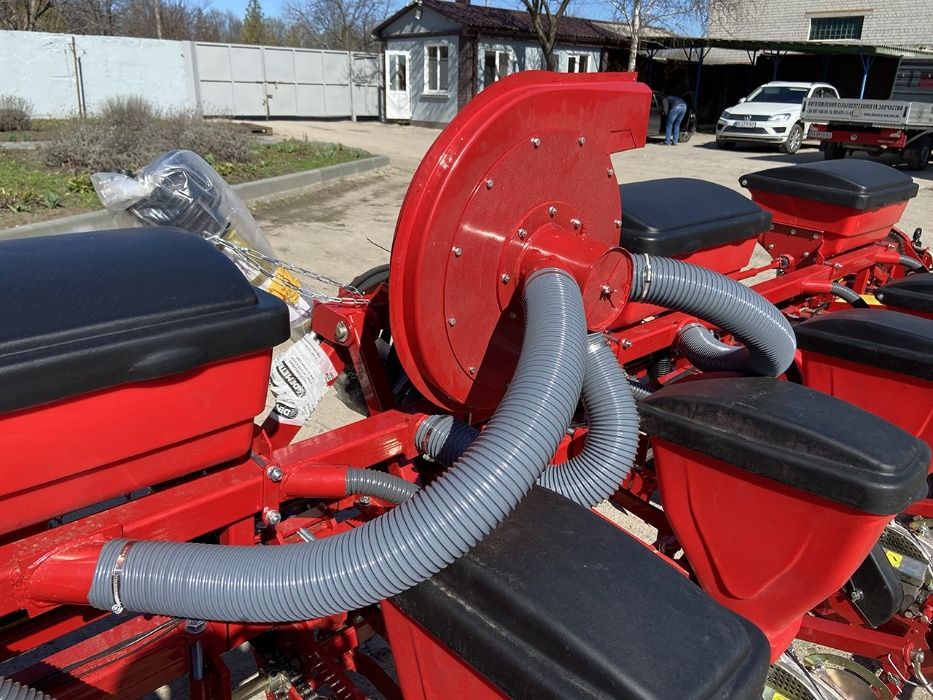 Соняшникова, кукурудзяна сівалка точного висіву УПС 8 завод DEMETRA