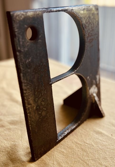 Peça em metal Big B