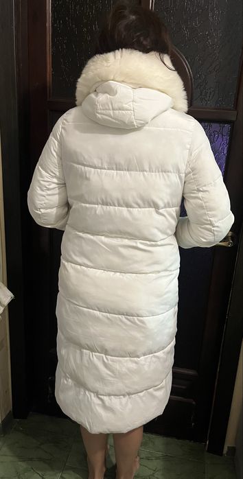 Продам белый пуховик