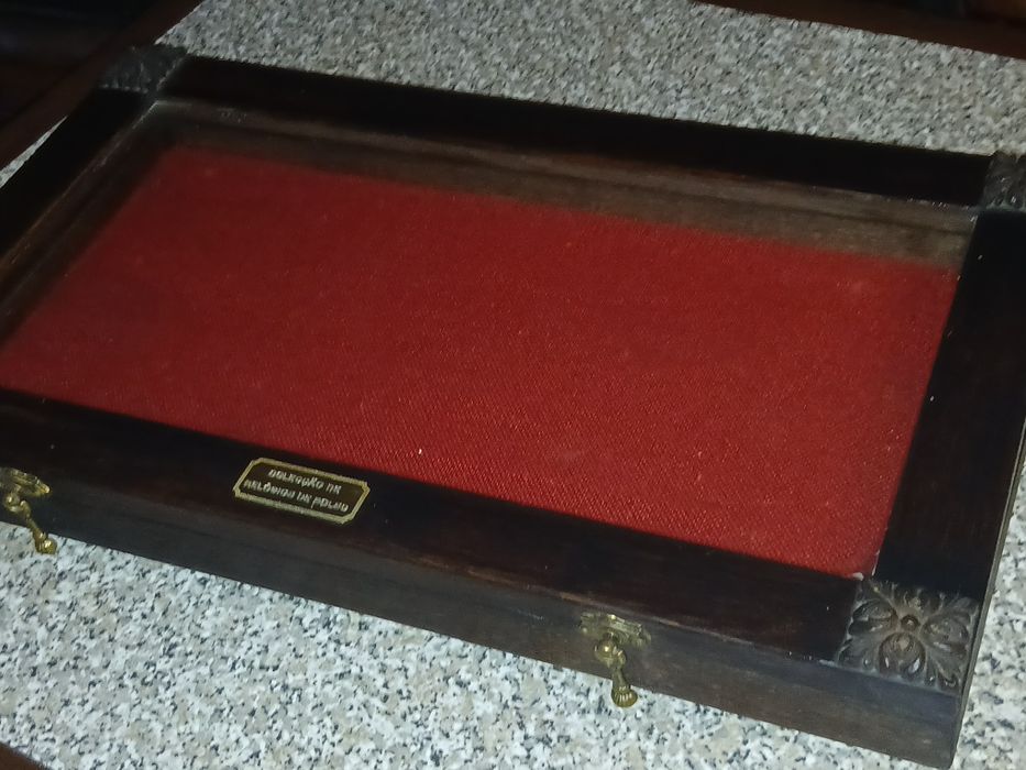 Expositor madeira macica para colecaos