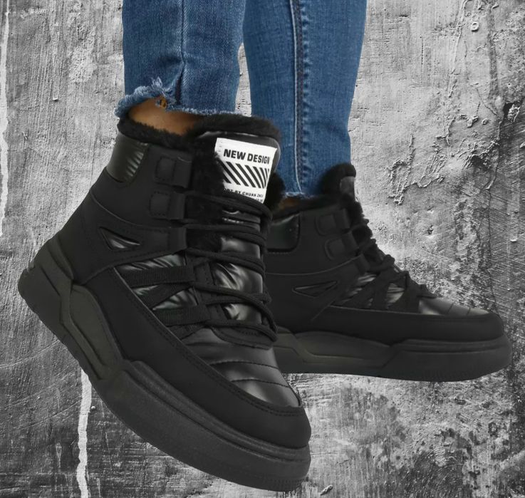 Женские кроссовки