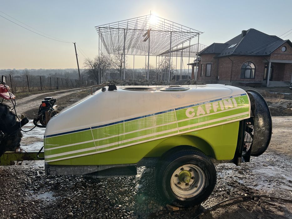 Оприскувач 2200 літрів Італія