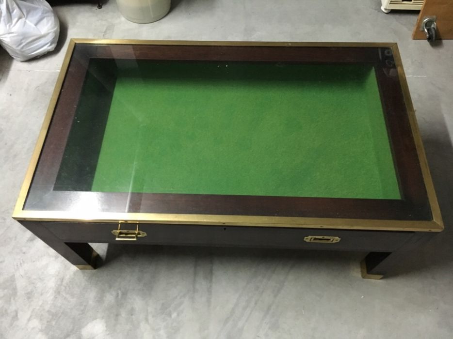 Mesa em mogno com tampo vidro