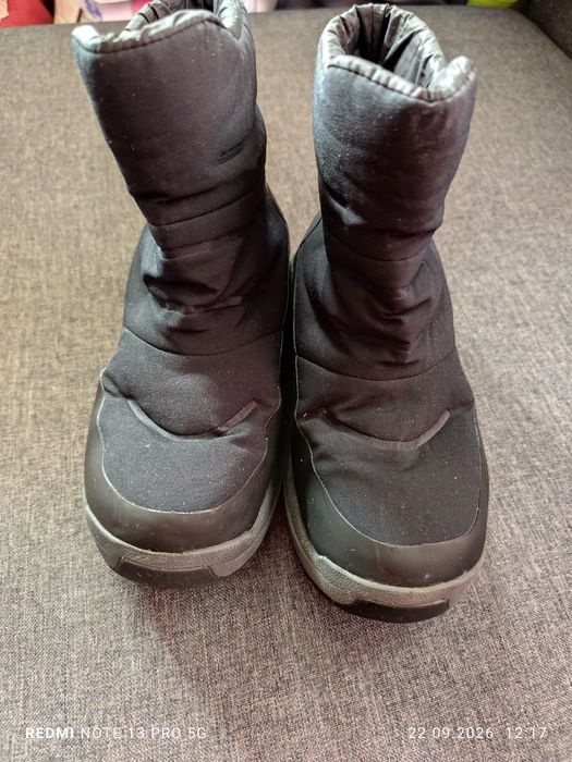 Buty  czarne  śniegowce