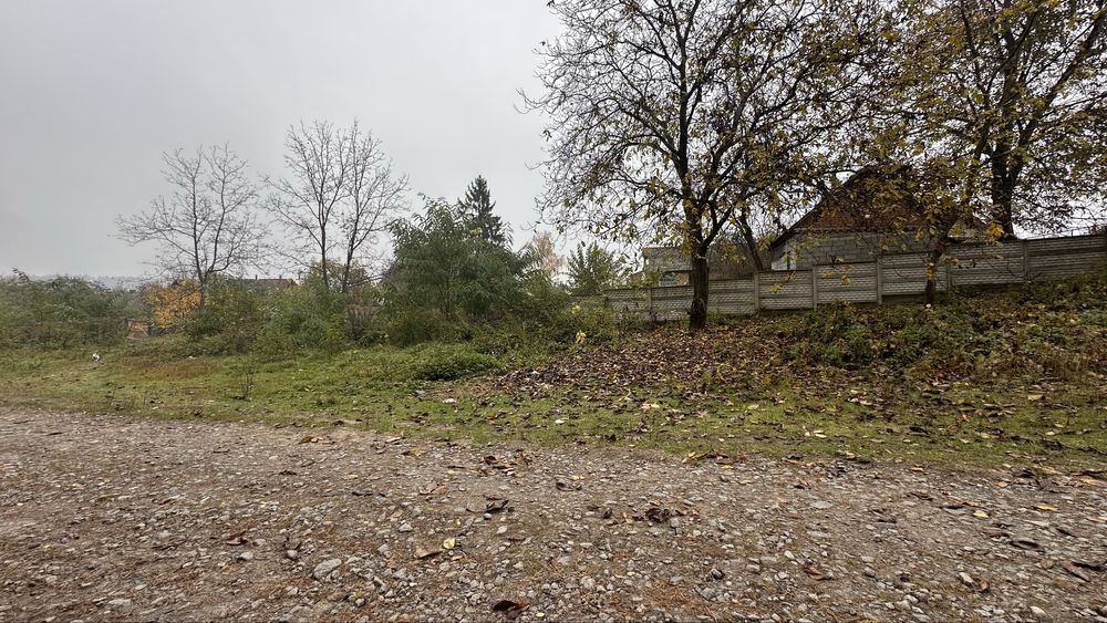 Продається невелика ділянка в Зарічанах біля лісу