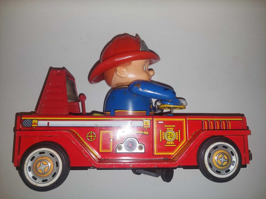 Brinquedo em Lata / Chapa - Carro de Bombeiros a pilhas Masudaya Japan