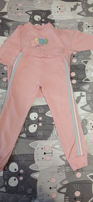 Спортивний костюм для дівчинки 110-116.