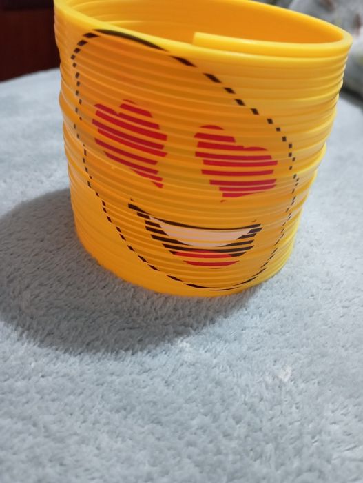 Mola Slinky Emoji Apaixonado – Brinquedo Divertido