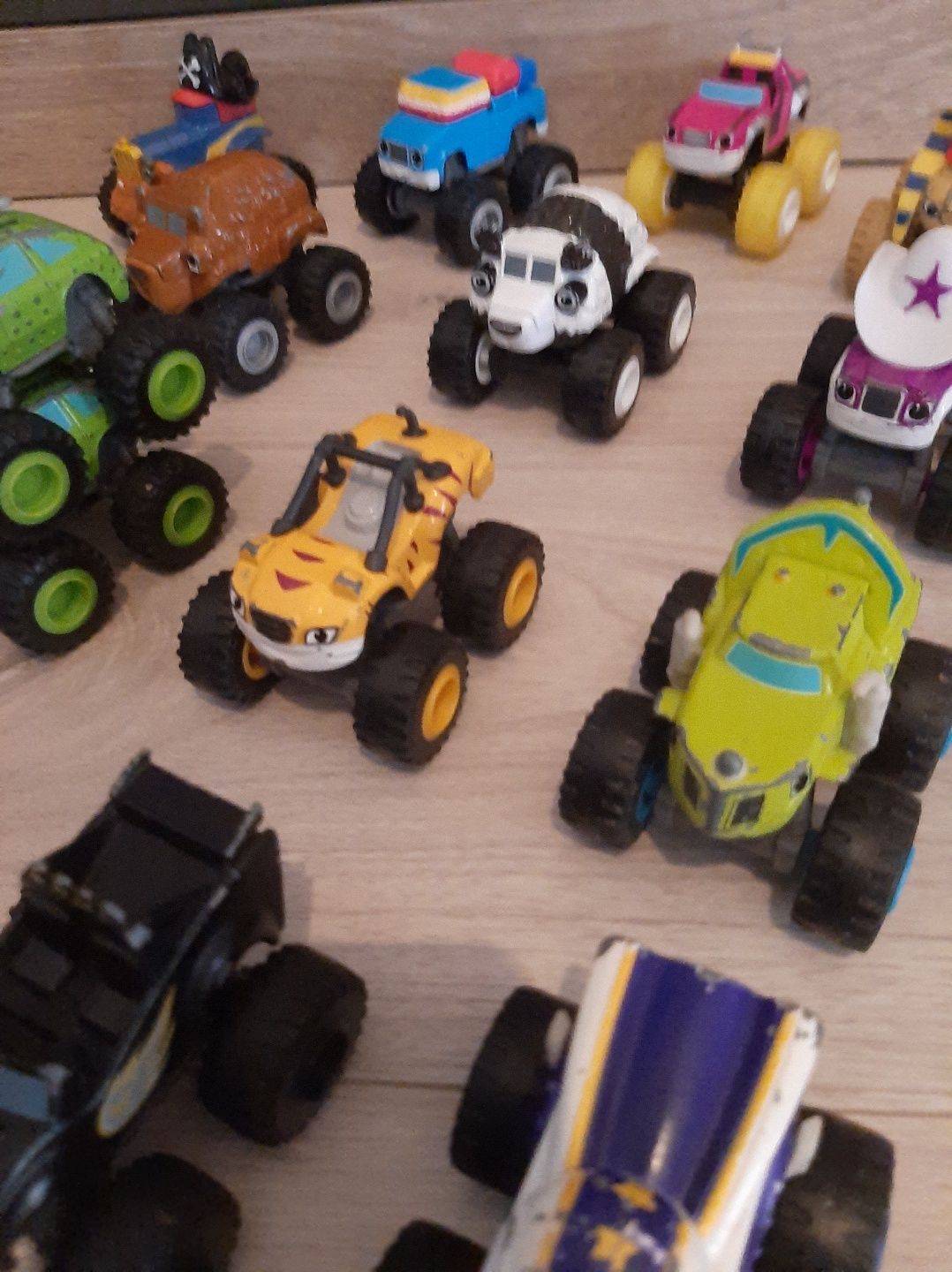 7 carros blaze monster machines Santa Clara • OLX Portugal