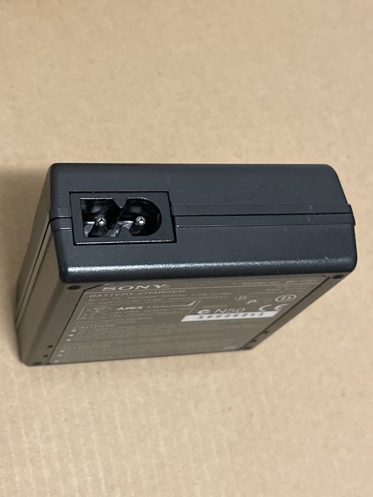 Carregador Sony pilhas recarregaveis AA/AAA