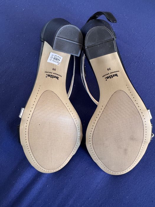 Buty na obcasie sandałki